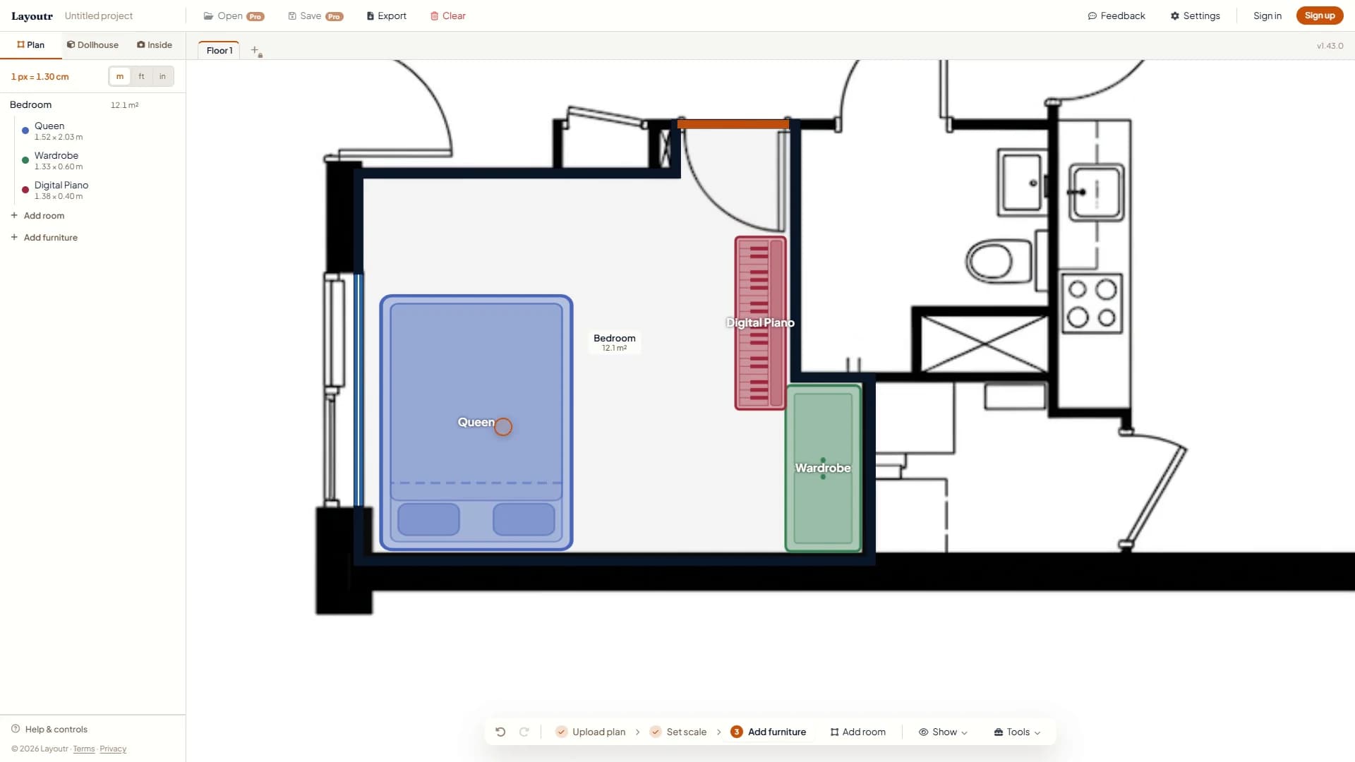 The traced bedroom: its outline with the window in blue on the left wall and the door in orange in the nook, around a queen bed, a digital piano and a wardrobe, and 12.1 m² in the sidebar.